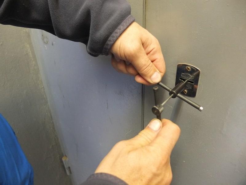 Срочное открытие замков гаража в Минусинске